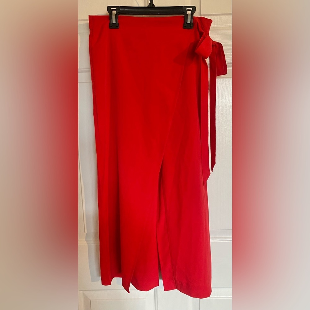 Bebe Red Wrap Waist Cullote Pants size 6 - Picture 4 of 6